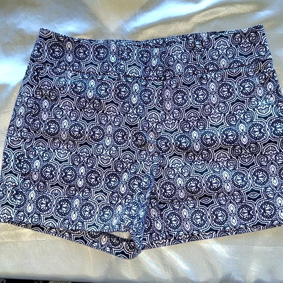 7th Ave NY& Co Suiting Collection Black White Paisley MidRise Shorts Stretch Sz4 - Picture 11 of 11